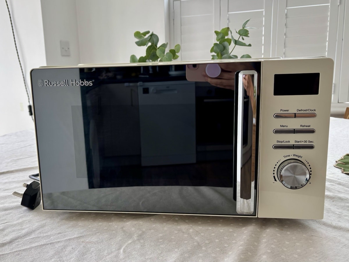 Russell Hobbs RHMD820C 20L Digital Microwave Oven 800w Defrost & Reheat Cream