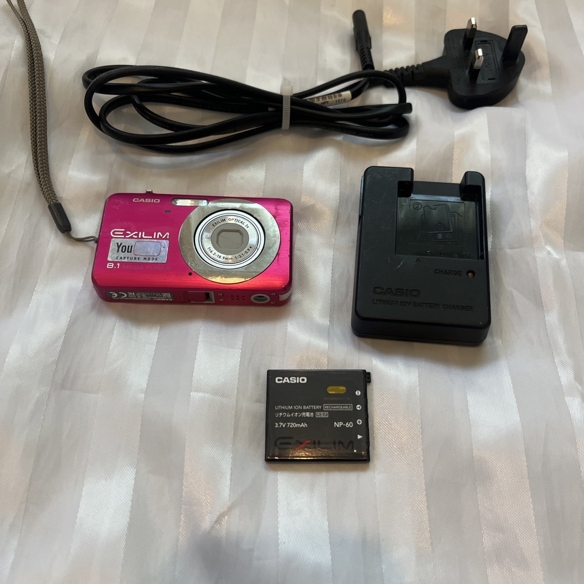 Casio Exilim EX-Z19 9.1MP Digital Camera Pink - + charger