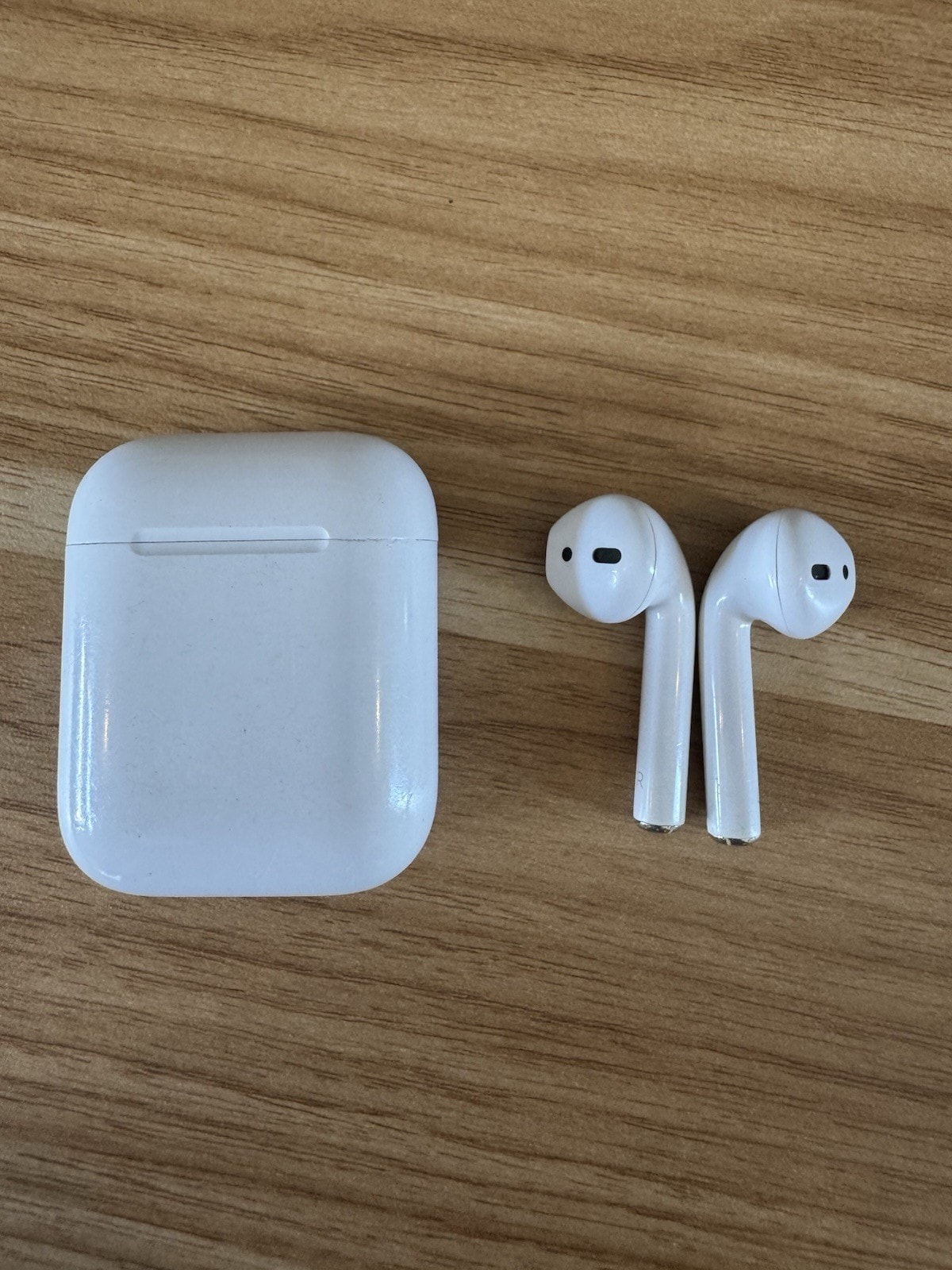 Apple AirPods 1st Generation A1523 With Charging Case, Lightning Charging Port