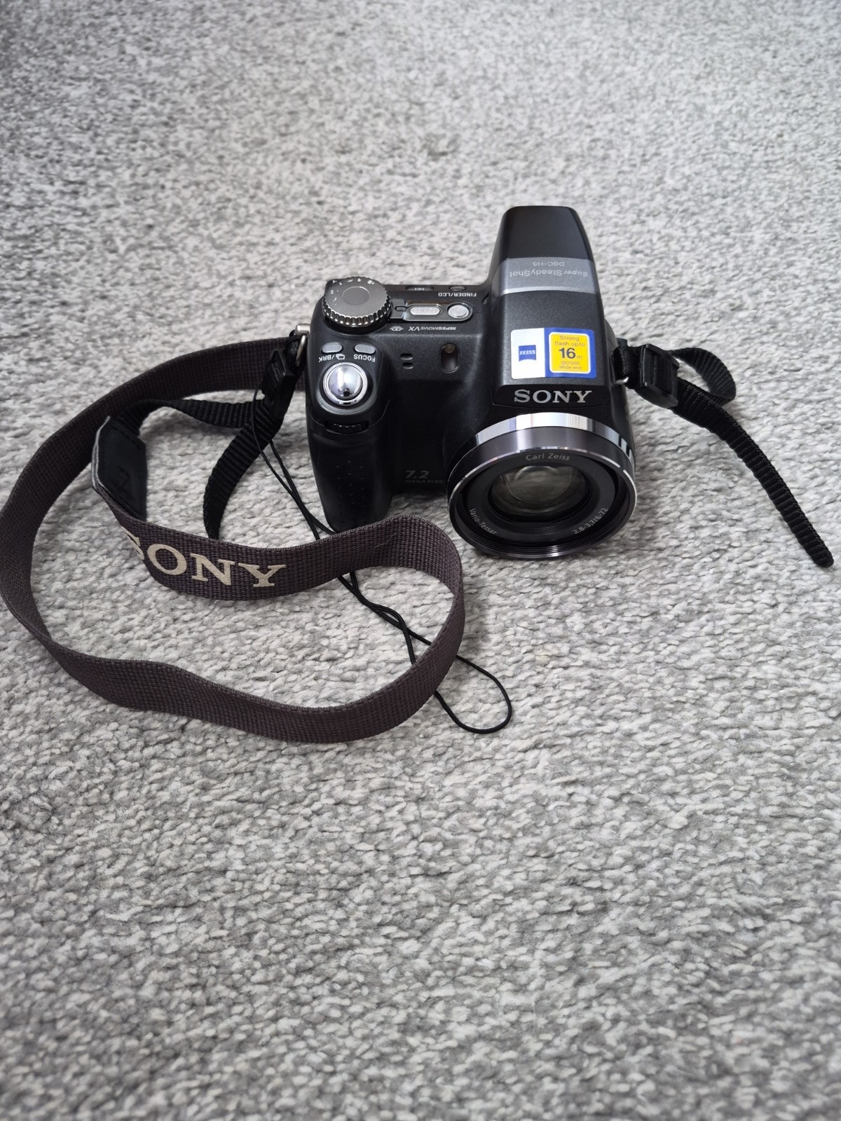 Sony DSC-H5 Digital Camera with 12x Optical Zoom Super Steady Shot