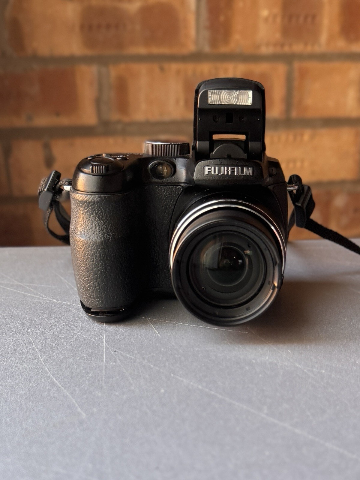 Fujifilm FinePix S Series S1500 Digital Bridge Camera 10MP - No Lens Cap