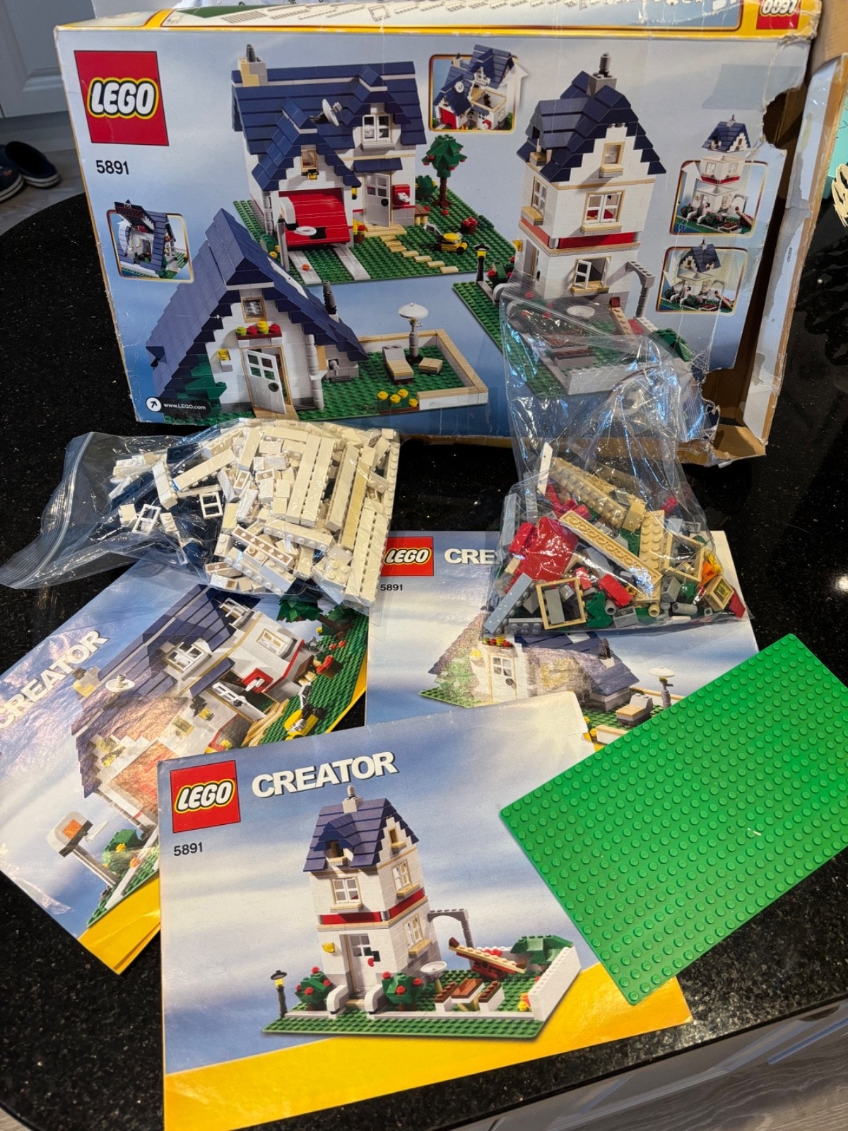 RETIRED SET LEGO CREATOR: Apple Tree House (5891)