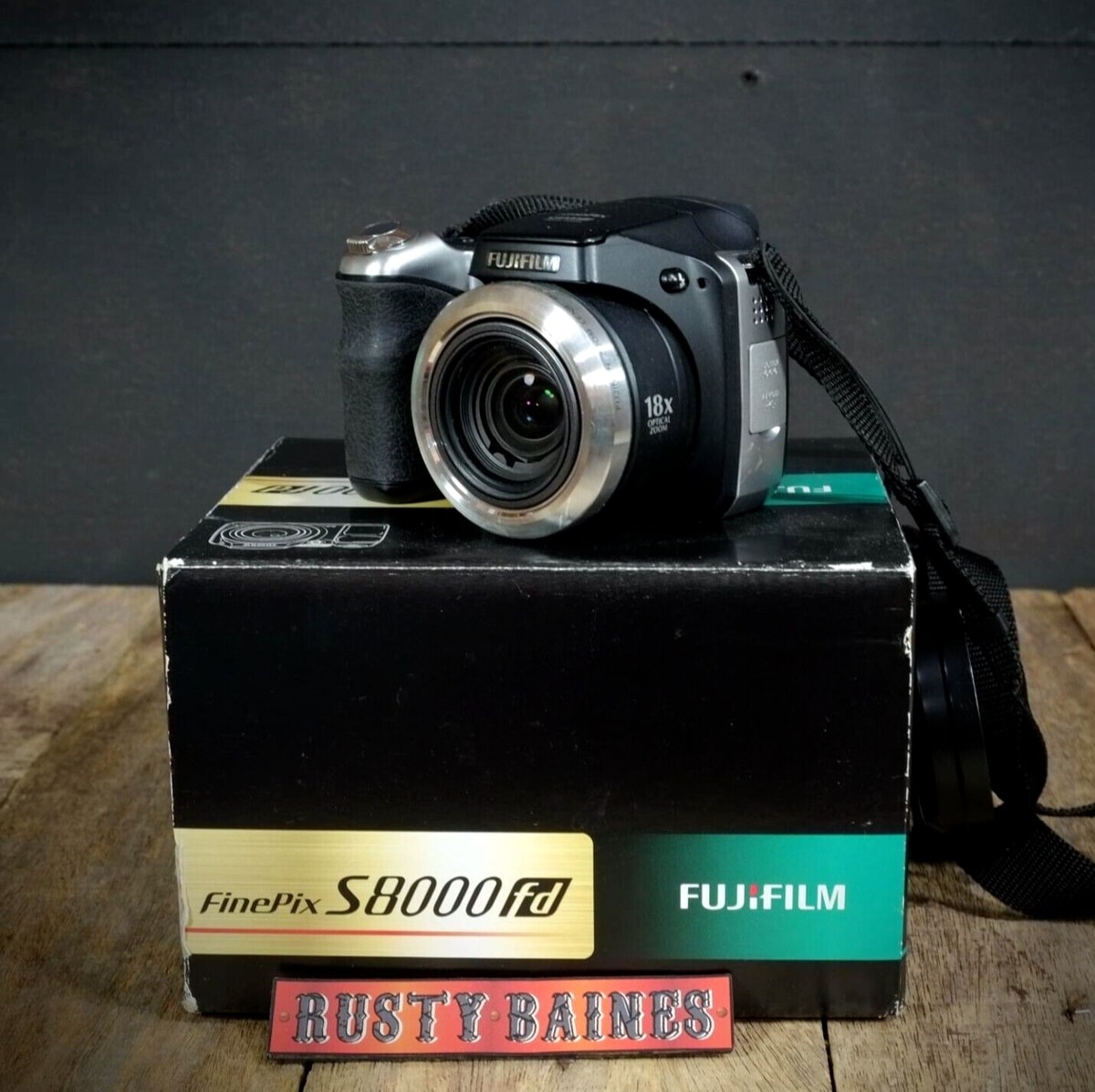 Fujifilm FinePix S8000 FD 8.0mp Bridge Compact Camera 27-486mm, CCD Sensor Boxed