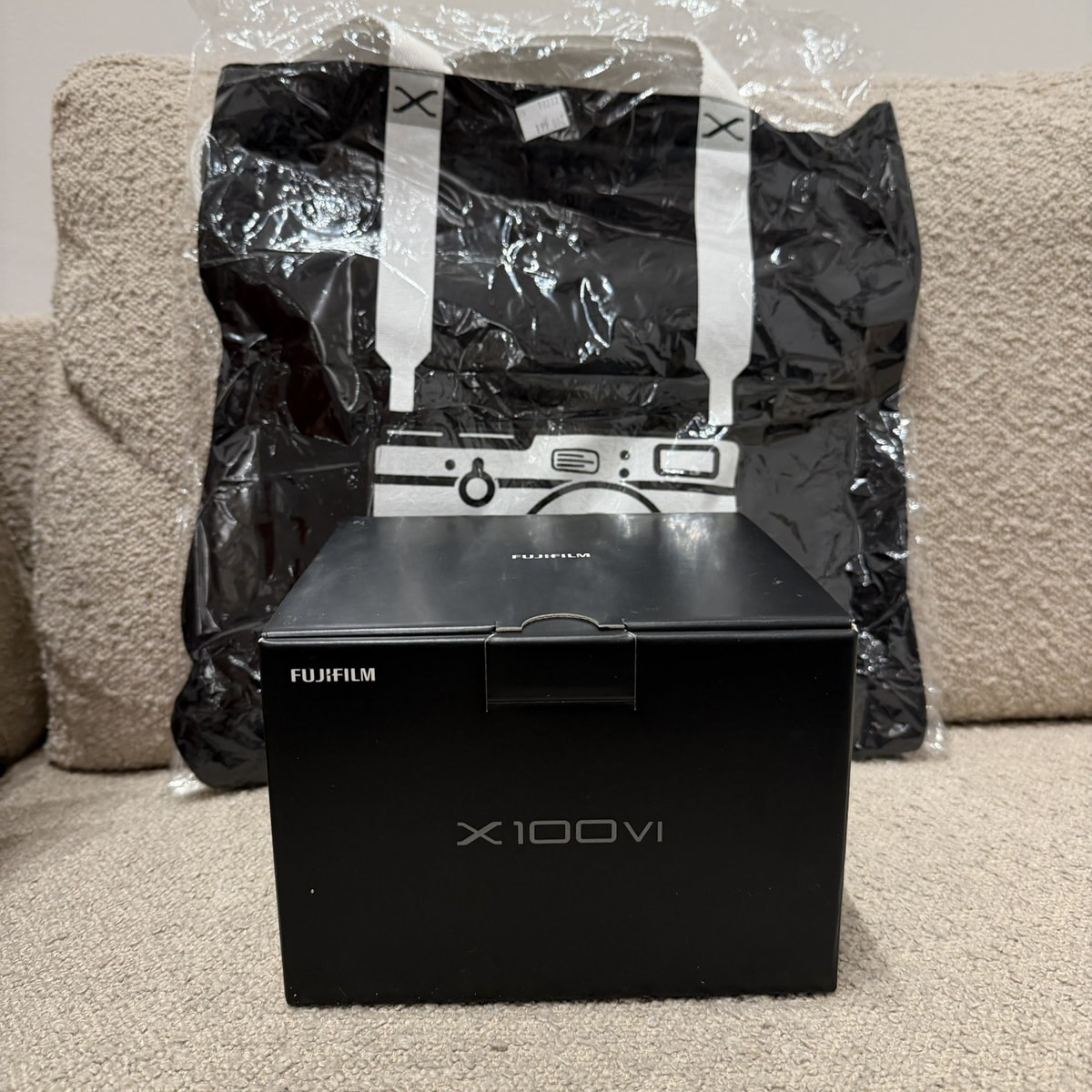 Silver ⚪️Brand New Fujifilm X100VI Silver Digital Camera 0 Shutter Count x-100vi