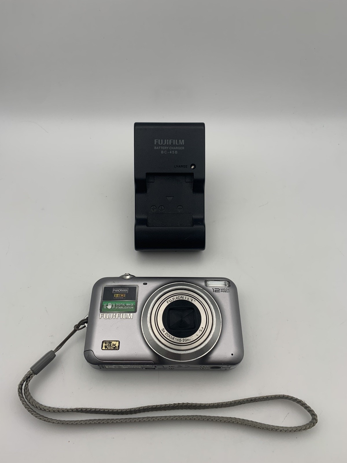 Fujifilm FinePix JV Series JV200 14.0MP Digital Camera - Fully Working