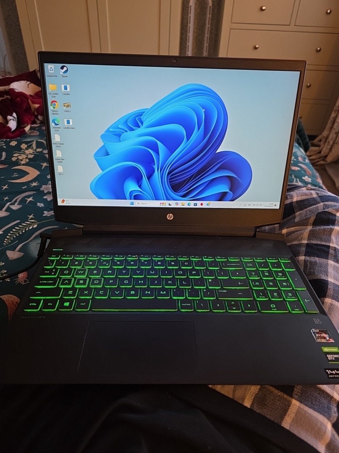 HP Pavillion Gaming Laptop 15-ec2xxx