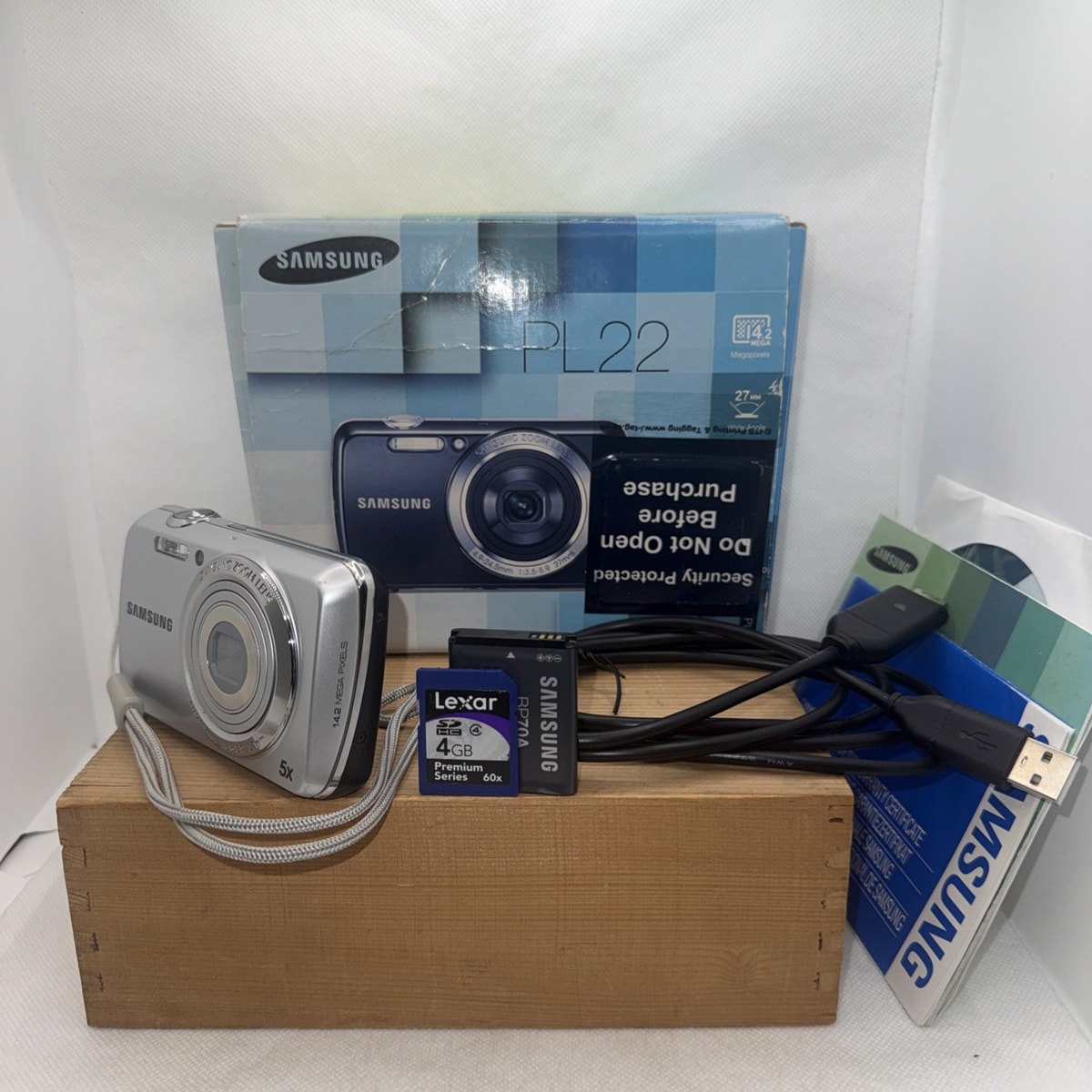 Samsung PL22 14.2MP Digital Camera Tested Working Boxed + Charger Battery 4GB SD