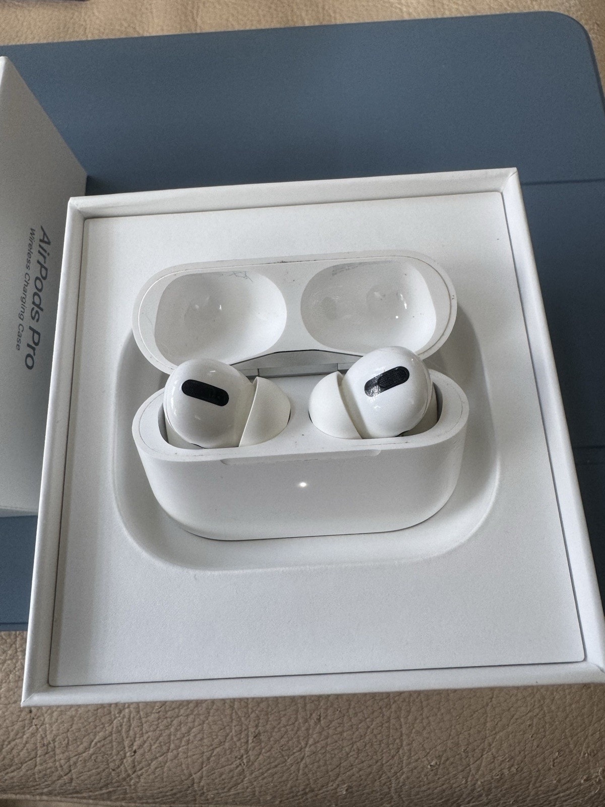 Apple AirPods Pro A2084 Working Charging Case - AirPods NOT WORKING - Hissing.
