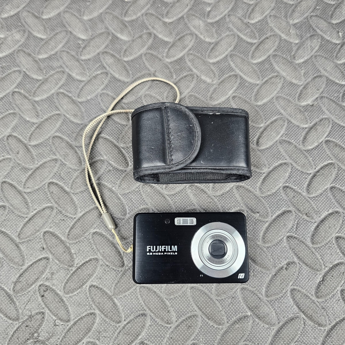 Fujifilm FinePix J15fd Digital Camera 8.2MP Black Tested W/ Battery + Case