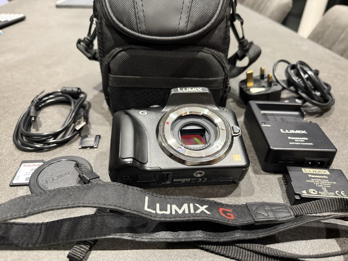 Panasonic LUMIX DMC-G3 16MP Black Digital Camera Body Only + Camera Bag