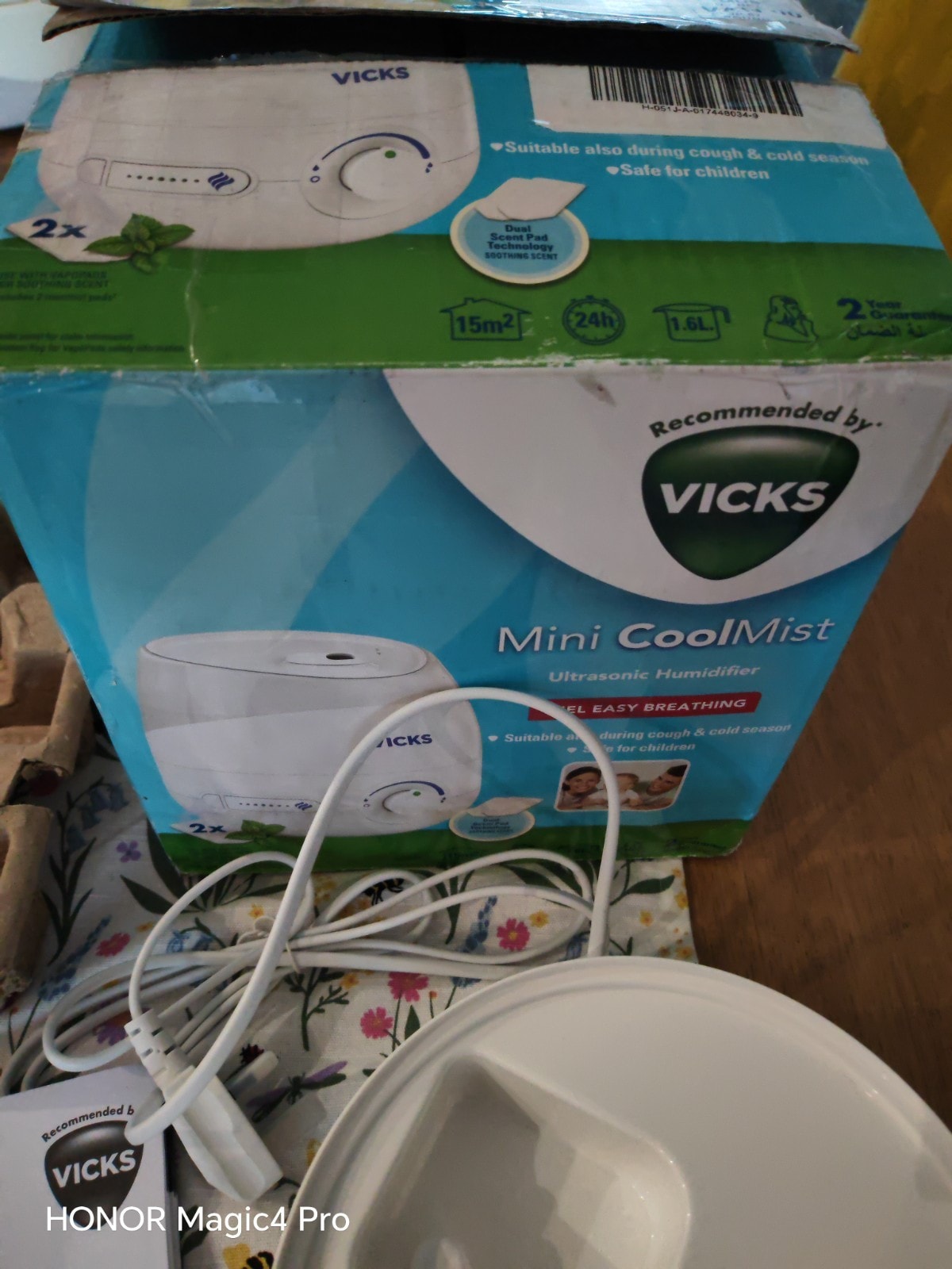 Vicks mini cool mist ultrasonic humidifier. 1.6L. (Not complete)