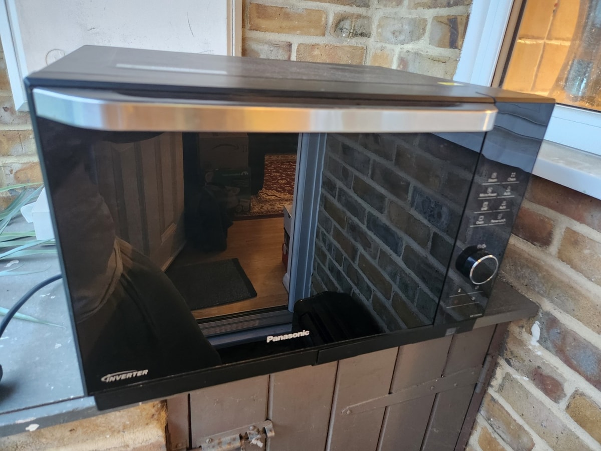 Panasonic NN-DS596BBPQ 4-in-1 steam combination flatbed microwave oven.