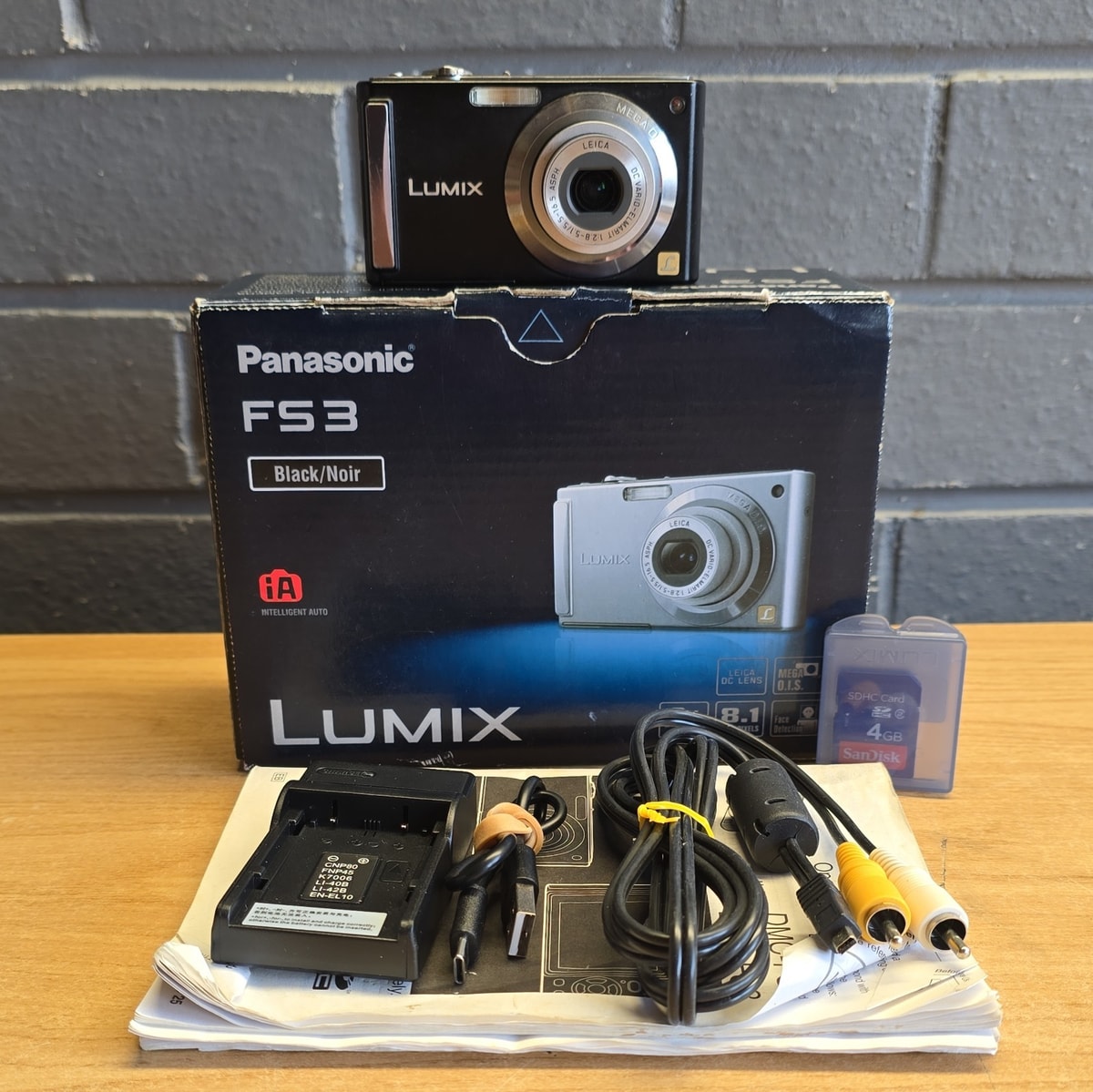 Panasonic Lumix DMC-FS3 8.1MP Digital Camera Black + Charger Boxed 2x 4GB SD