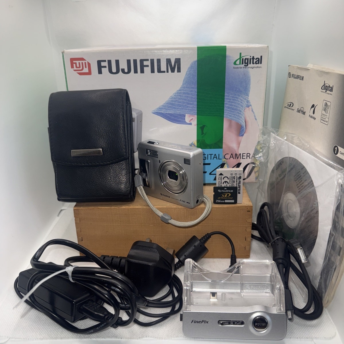 Fujifilm FinePix F440 Digital Camera 4MP *Working But Read Description* Retro