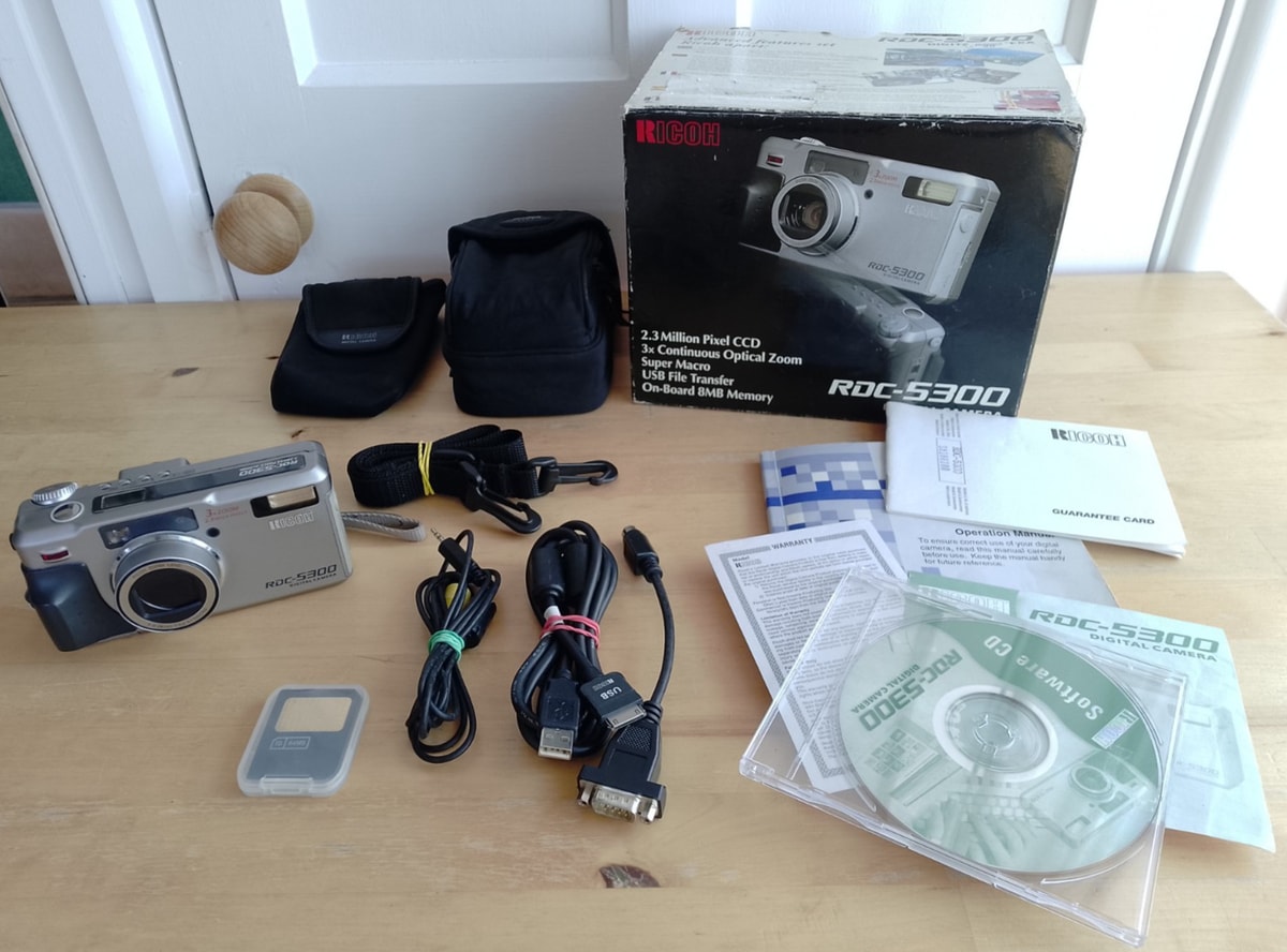 Ricoh RDC-5300 2.3MP Digital Camera. Boxed. See Pics & Desc.