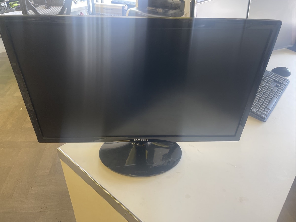 Samsung 24-inch LED Gaming Monitor S24D330H with 1ms Response Time