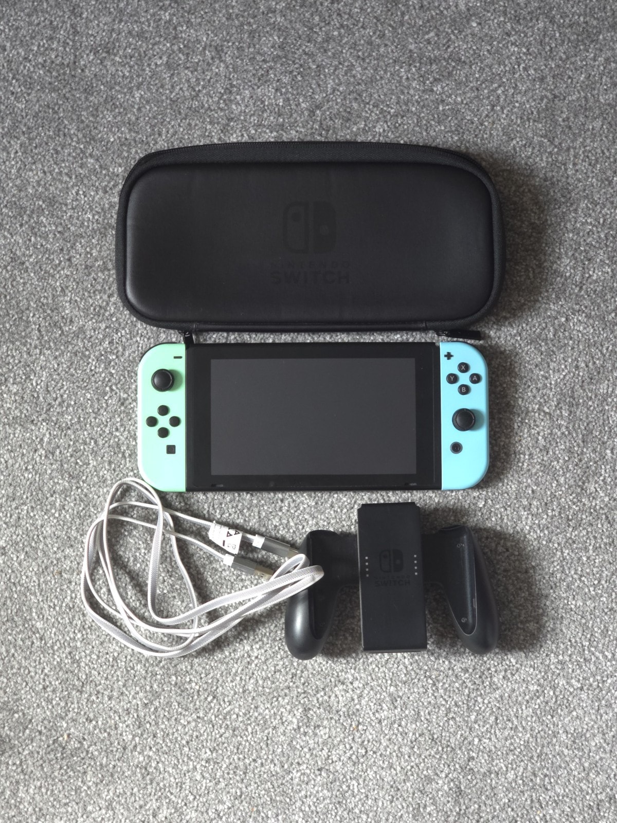 Nintendo Switch Animal Crossing Edition Bundle - Comfort Grip + Case + Charger