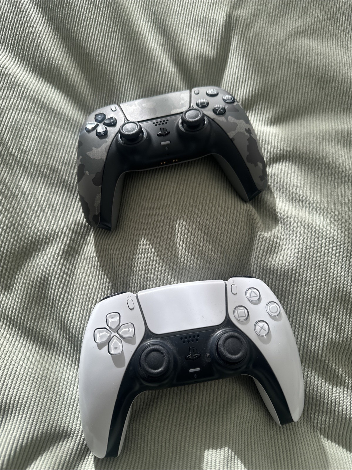 2x Sony PlayStation 5 DualSense Controllers READ DESCRIPTION
