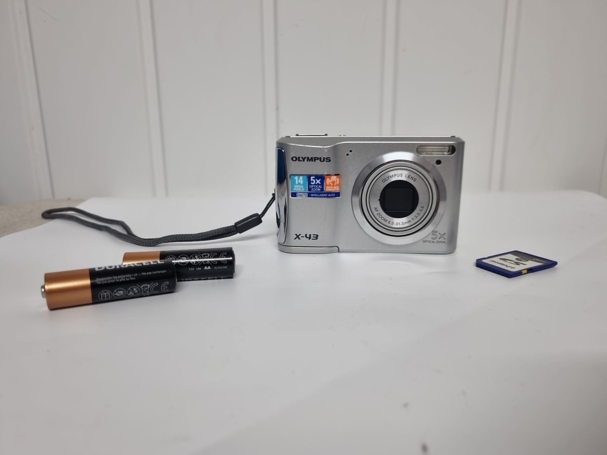 Olympus X-43 14MP Digital Camera Silver 5x Zoom. Please Read