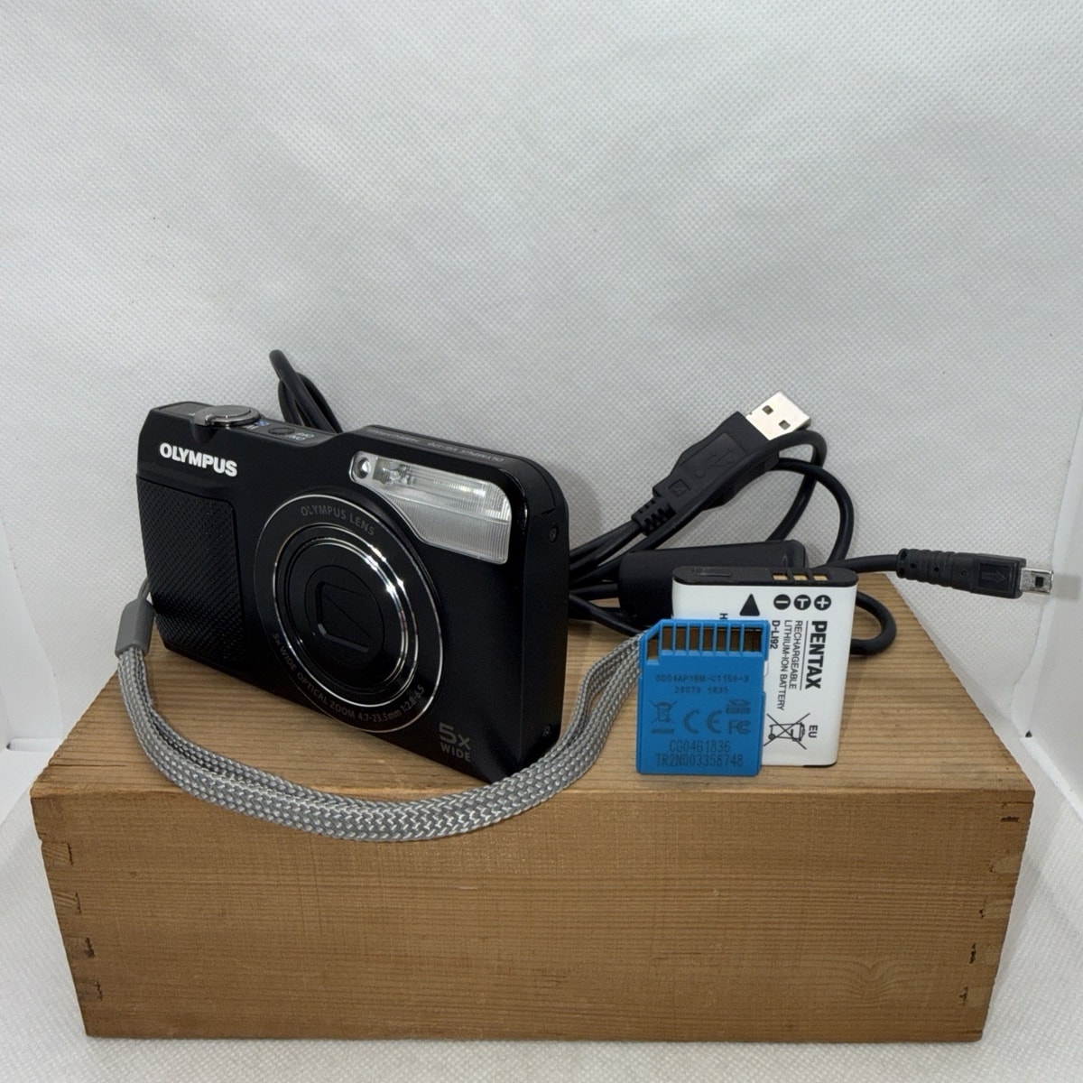Olympus VG-170 14.0MP Digital Camera Tested Working Plus Charger Battery 4GB SD