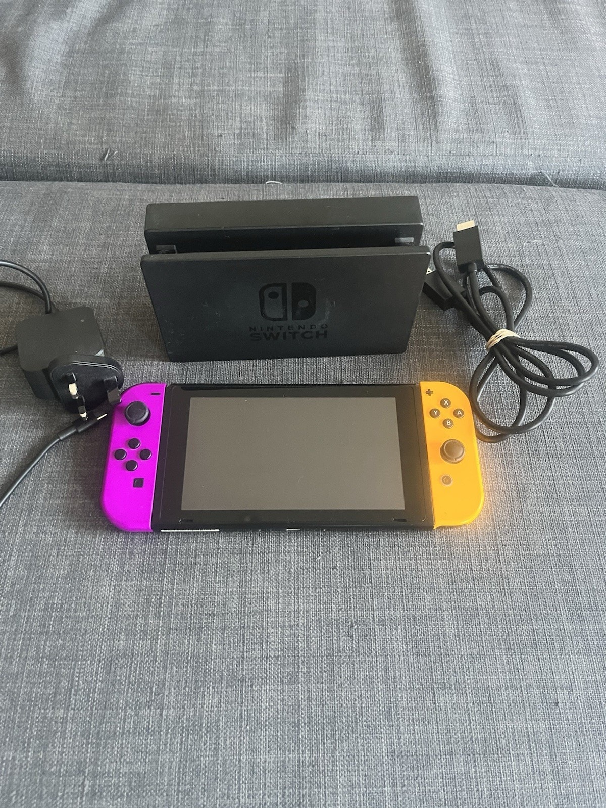 Nintendo Switch 32Gb With Dock & Charger