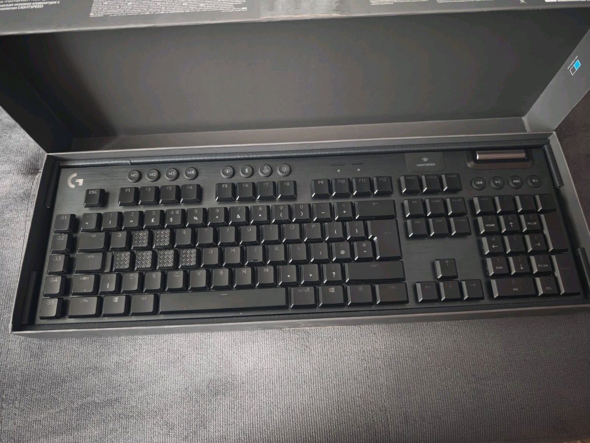 Logitech G915 Wireless Gaming Tactile Keyboard, UK English (Qwerty) - Carbon