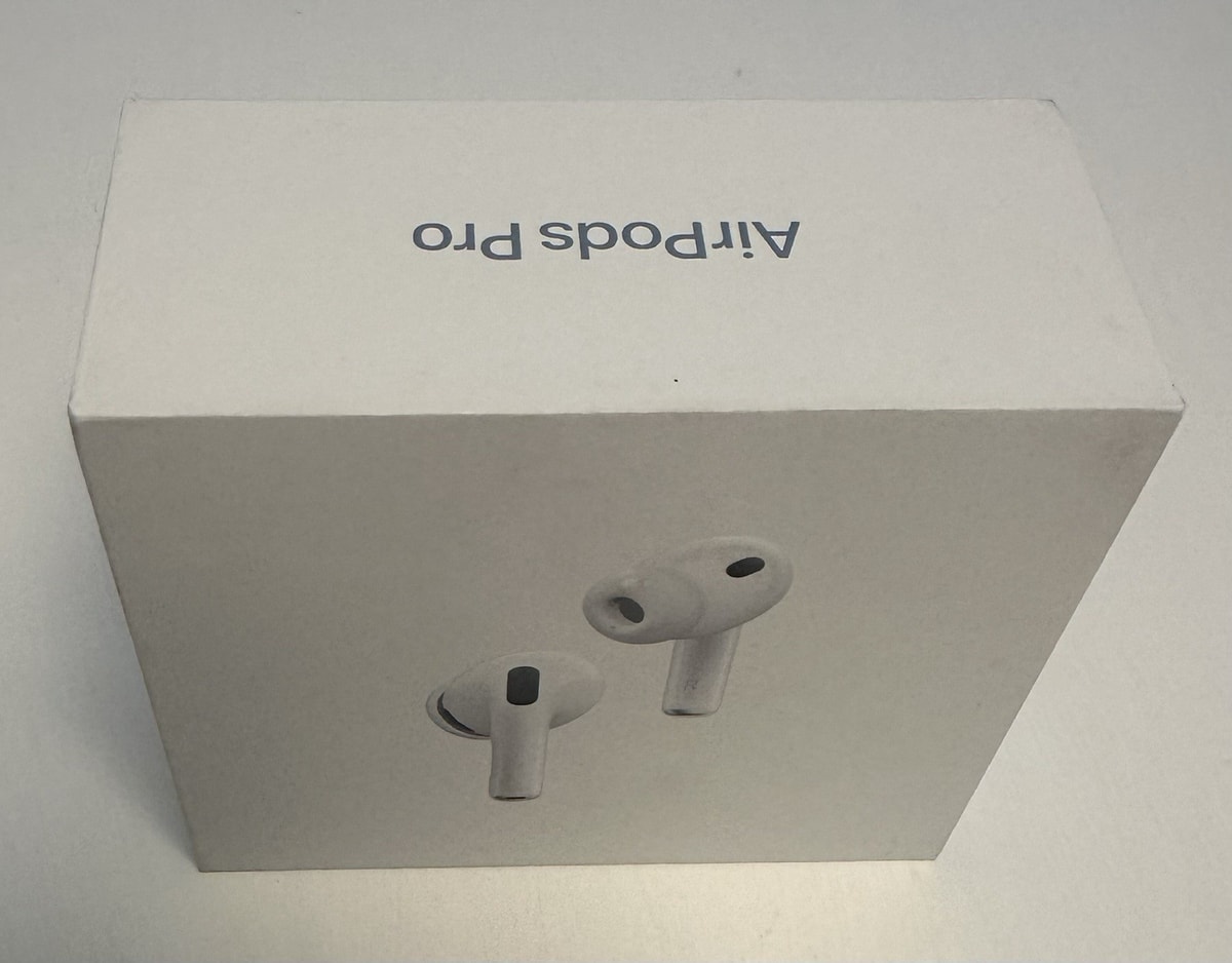 Apple AirPods Pro 3 Wireless Earbuds Noise-Cancelling, USB-C, Brand New,Genuine