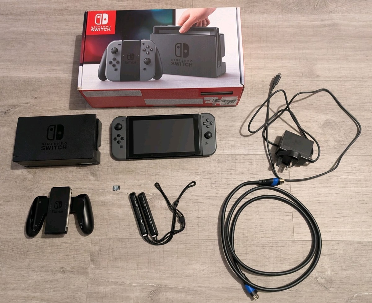 *READ DESCRIPTION* Nintendo Switch 32GB Console Grey Bundle w/ 128GB SD card