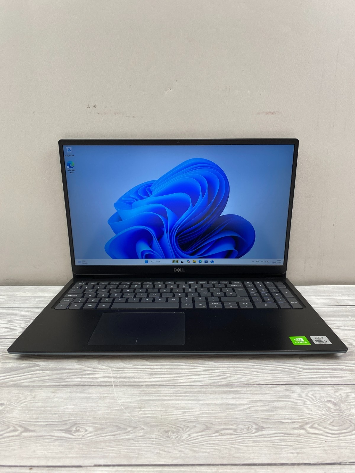 Dell Vostro 5590 - Intel Core i7-10510U 1.8GHz - 16GB DDR4 - 512GB SSD - MX250
