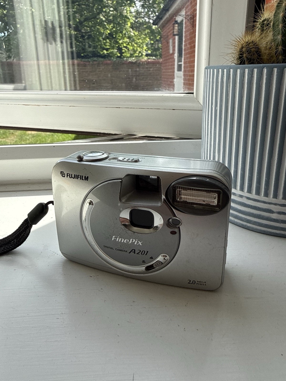 Fujifilm FinePix A201 Silver Digital Camera 2.0MP Digital Zoom Tested Working