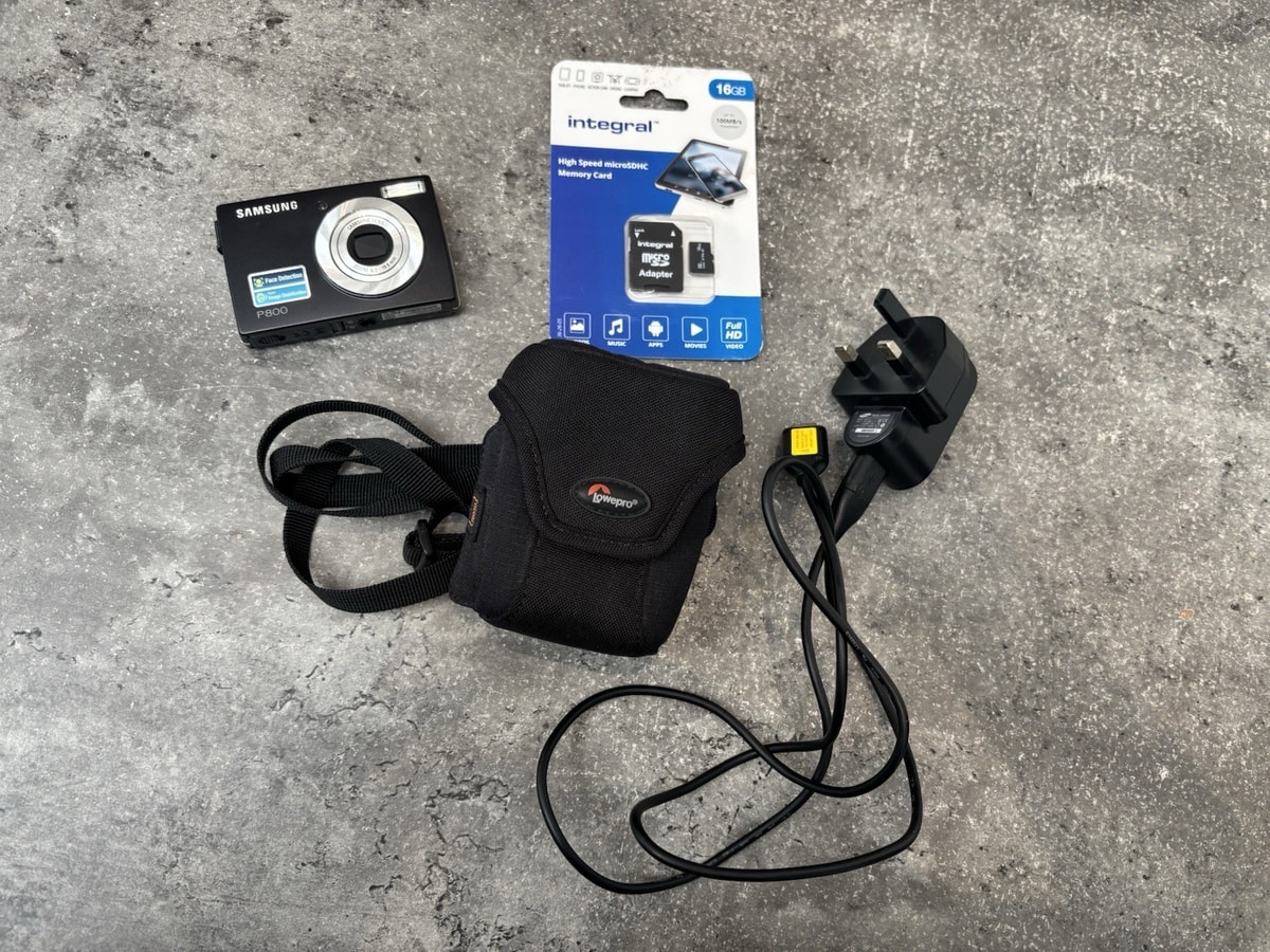 Samsung P800 8.2MP Digital Camera - Black
