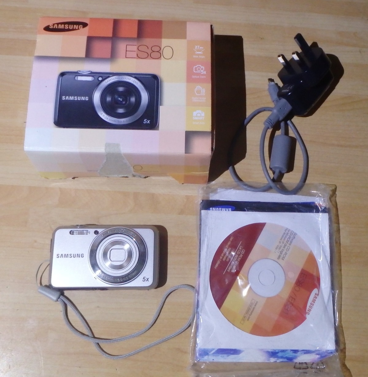 Samsung Digital Camera ES80 12.2MP Smart Silver Charger Boxed SD Card