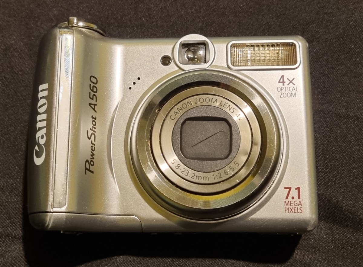 Canon PowerShot A550 7.1MP Digital Camera, Silver - (read description)