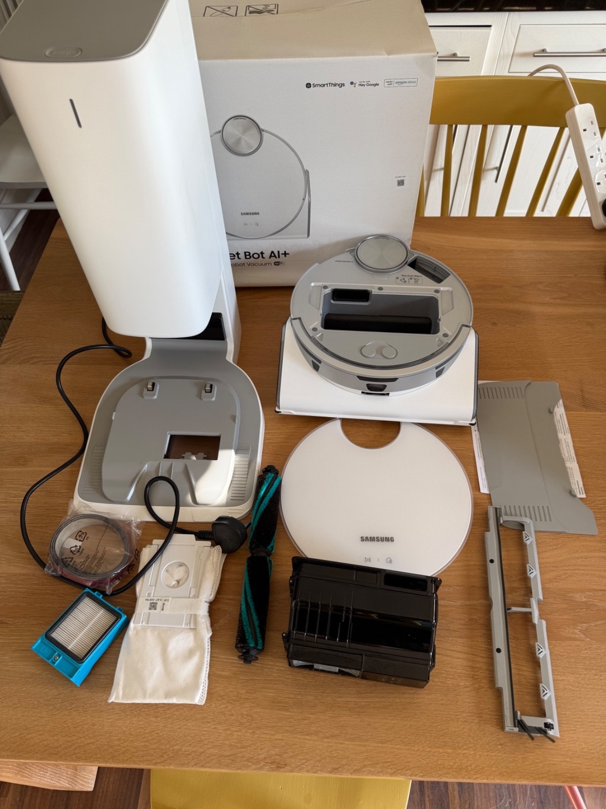 Samsung Jet Bot AI+ Robot Vacuum Cleaner - Misty White (VR50T95735W/EU)