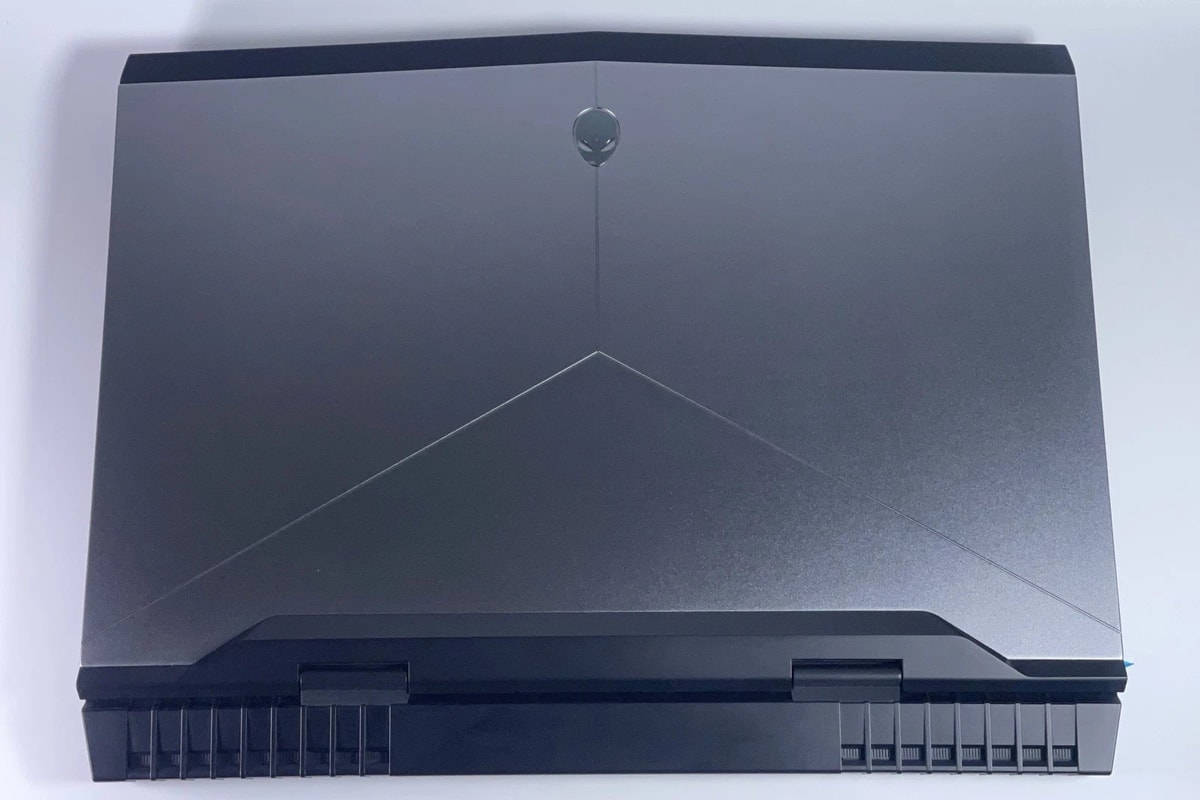 Alienware 17 R4 Gaming Laptop - GTX 1080 - i7 - 16GB RAM