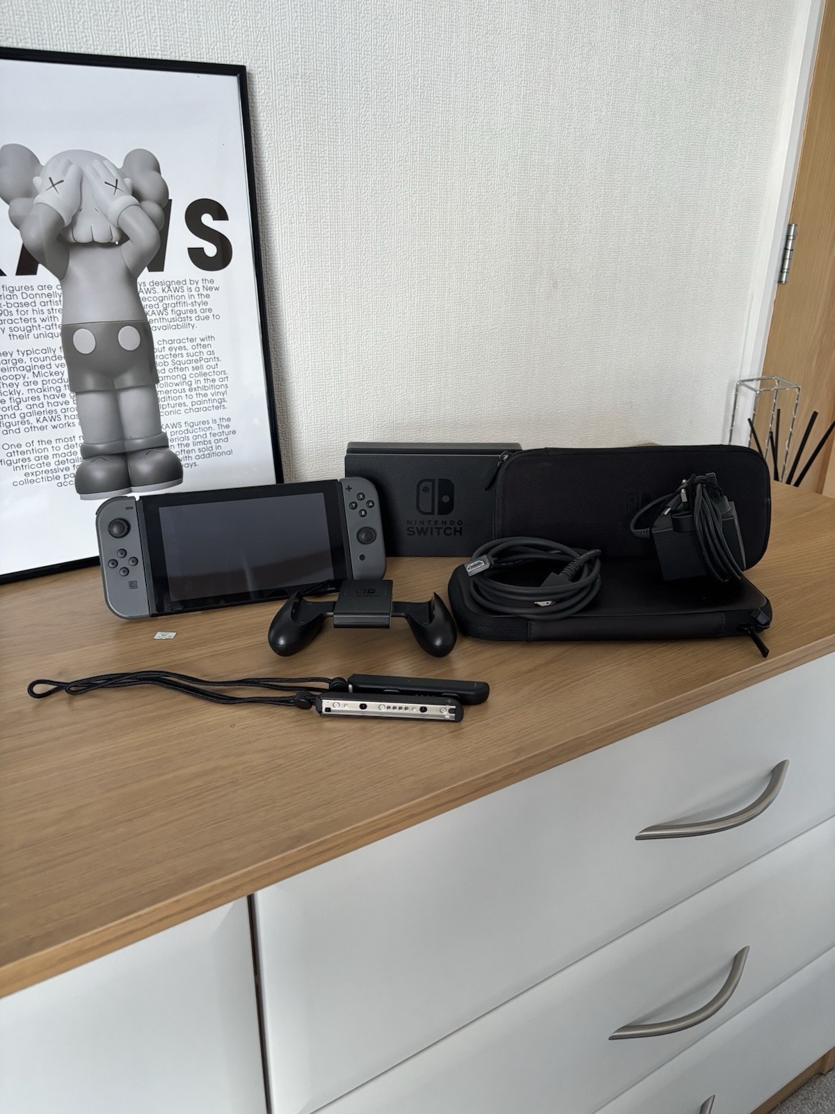 Nintendo Switch Large Set (Left Hand Controller Broken)