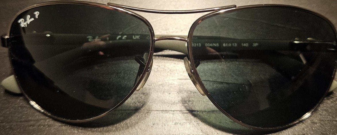 Ray-Ban sunglasses. Model RB8313.