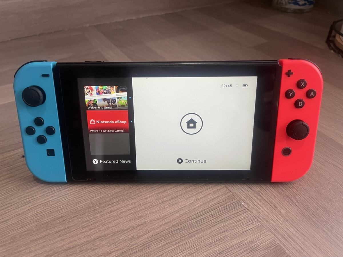Nintendo Switch - 32GB - Red & Blue - Excellent Condition