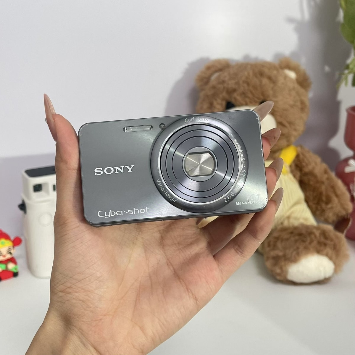 SONY Cyber-shot DSC-W570 Digital Camera 16.1 MP 5x Optical Zoom English Language