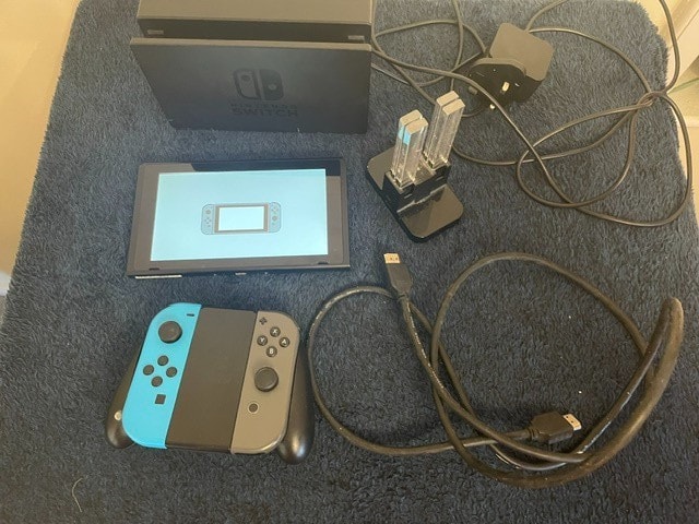 Nintendo Switch V1 HAC-001 Handheld Console 32GB Dock XAJ 70004506389