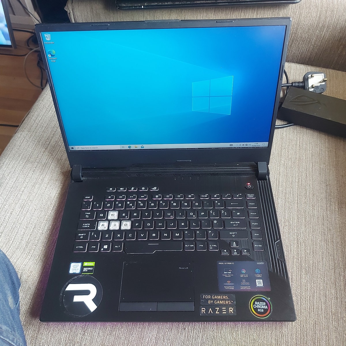 Asus ROG Strix G531G 15.6" 120hz i5 9th Nvidia GTX 1660Ti 12 GB RAM ,512 GB SSD