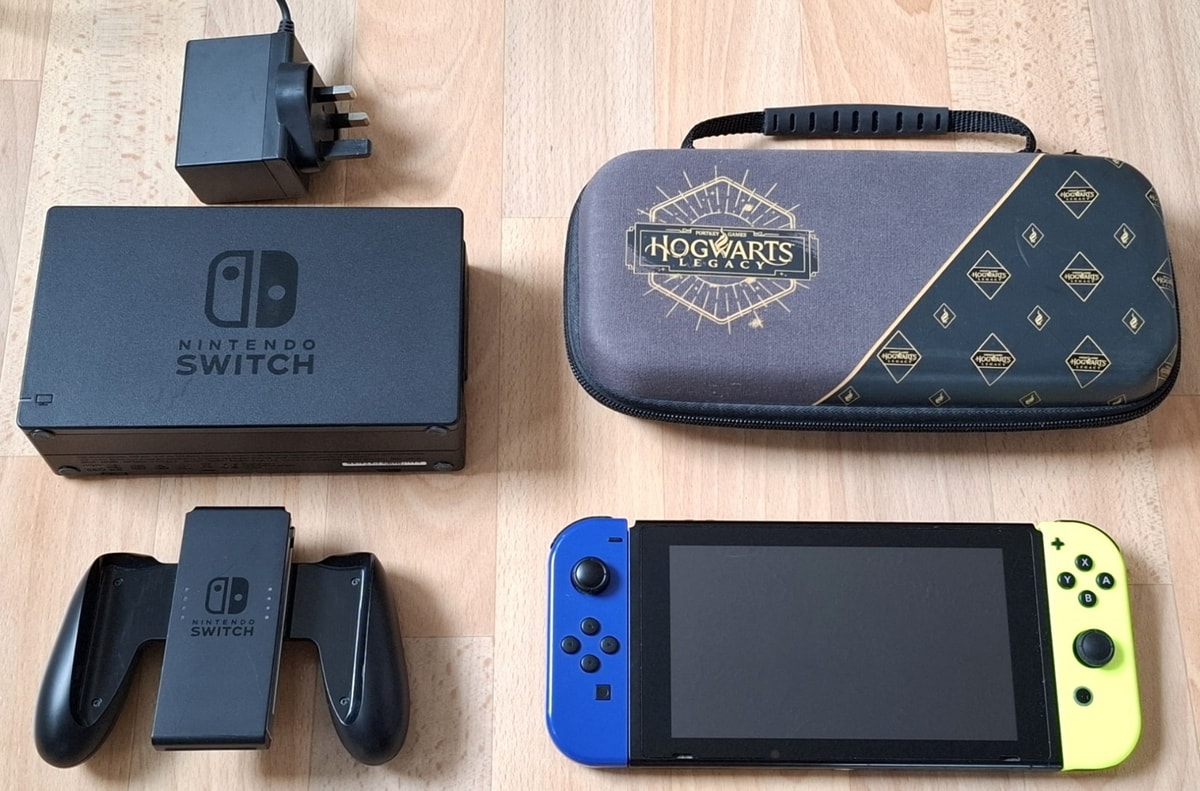 Nintendo Switch Console + 128 GB SD Card + Case