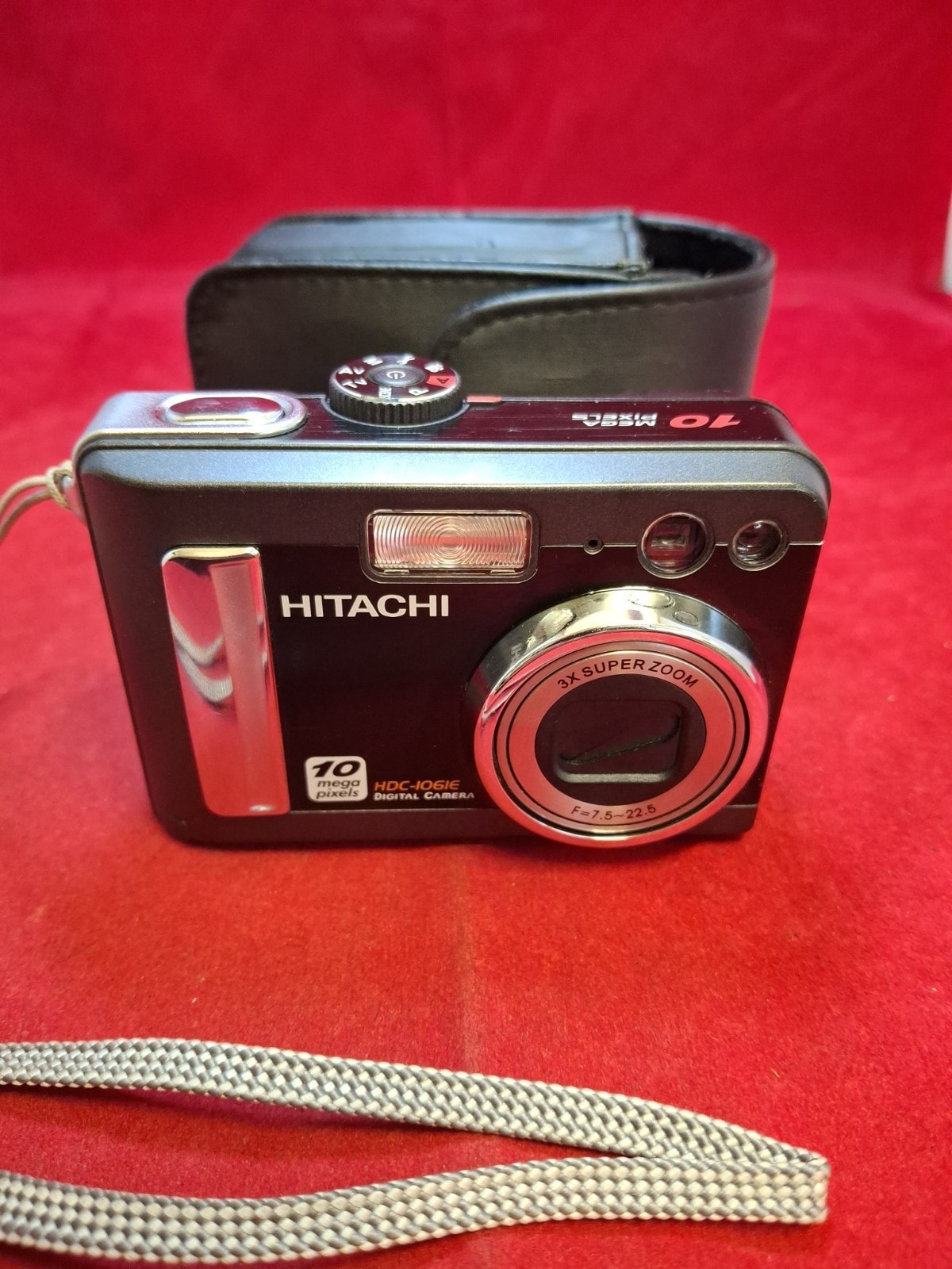 Hitachi Digital Camera HDC-1061E 10.0MP Black Inc Sd Card E3