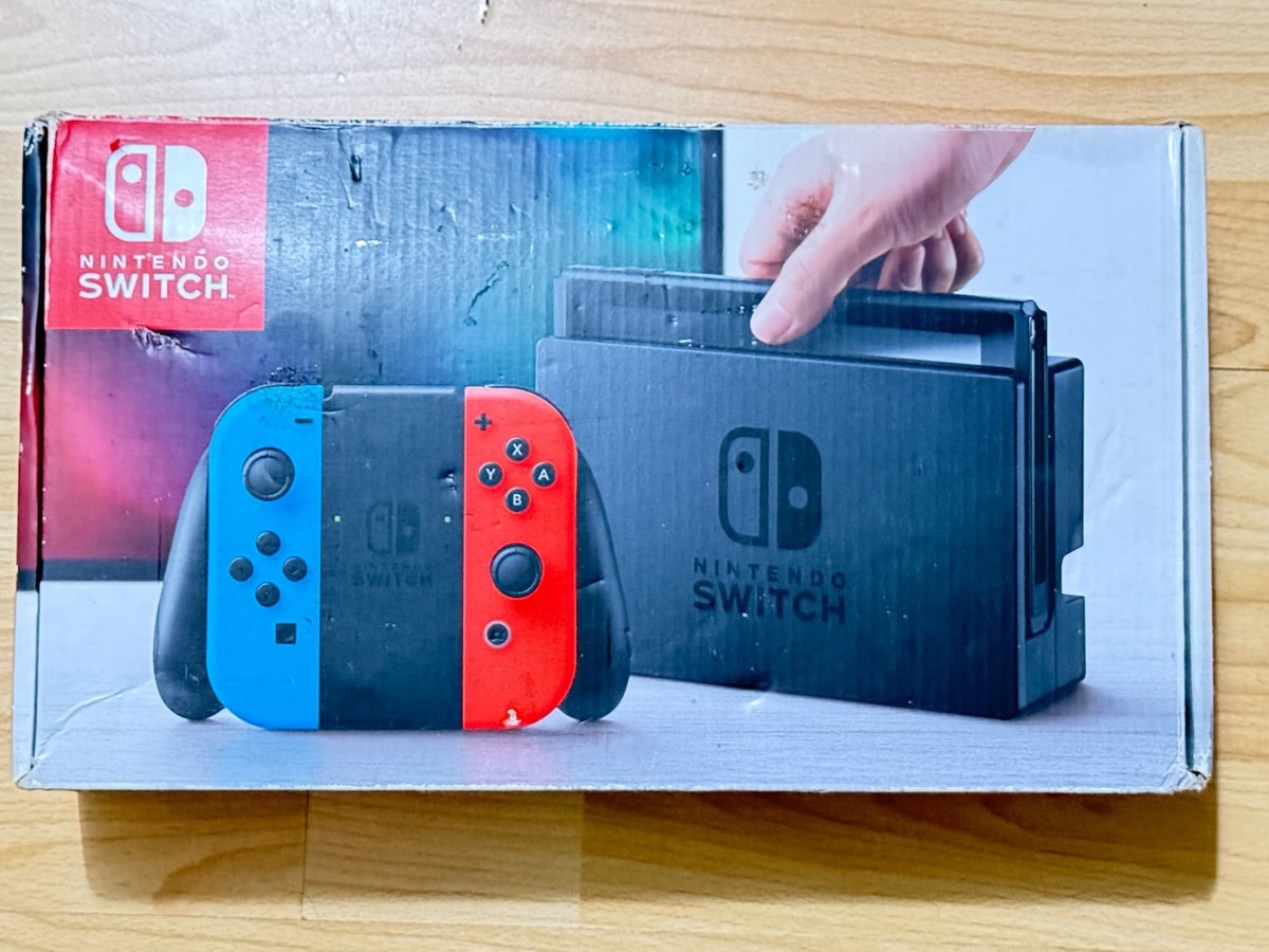 Nintendo Switch 32GB Black Console HAC-001 Console Dock Joy-Con Controllers Set