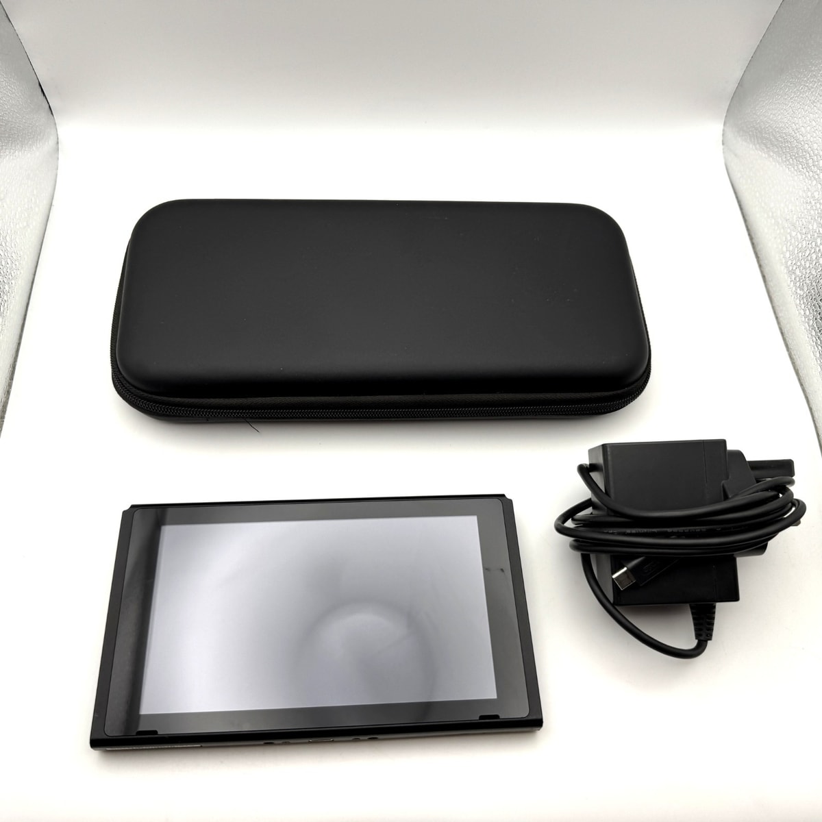 NINTENDO SWITCH 32GB CONSOLE - TESTED BUT DOES NOT DOCK (SEE DESCRIPTION)
