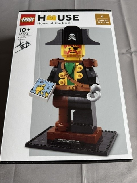 LEGO 40504 - A Minifigure Tribute - Designer Signed -New, Sealed, Trusted Seller
