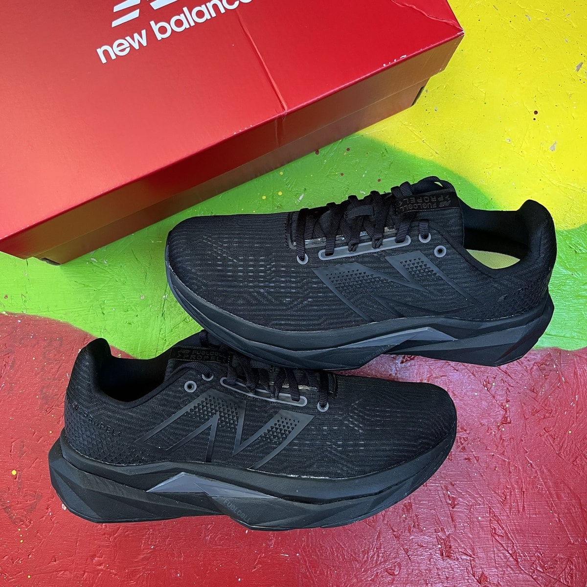 NEW BALANCE FUELCELL PROPEL V5 BLACK RUNNING SHOES UK9.5