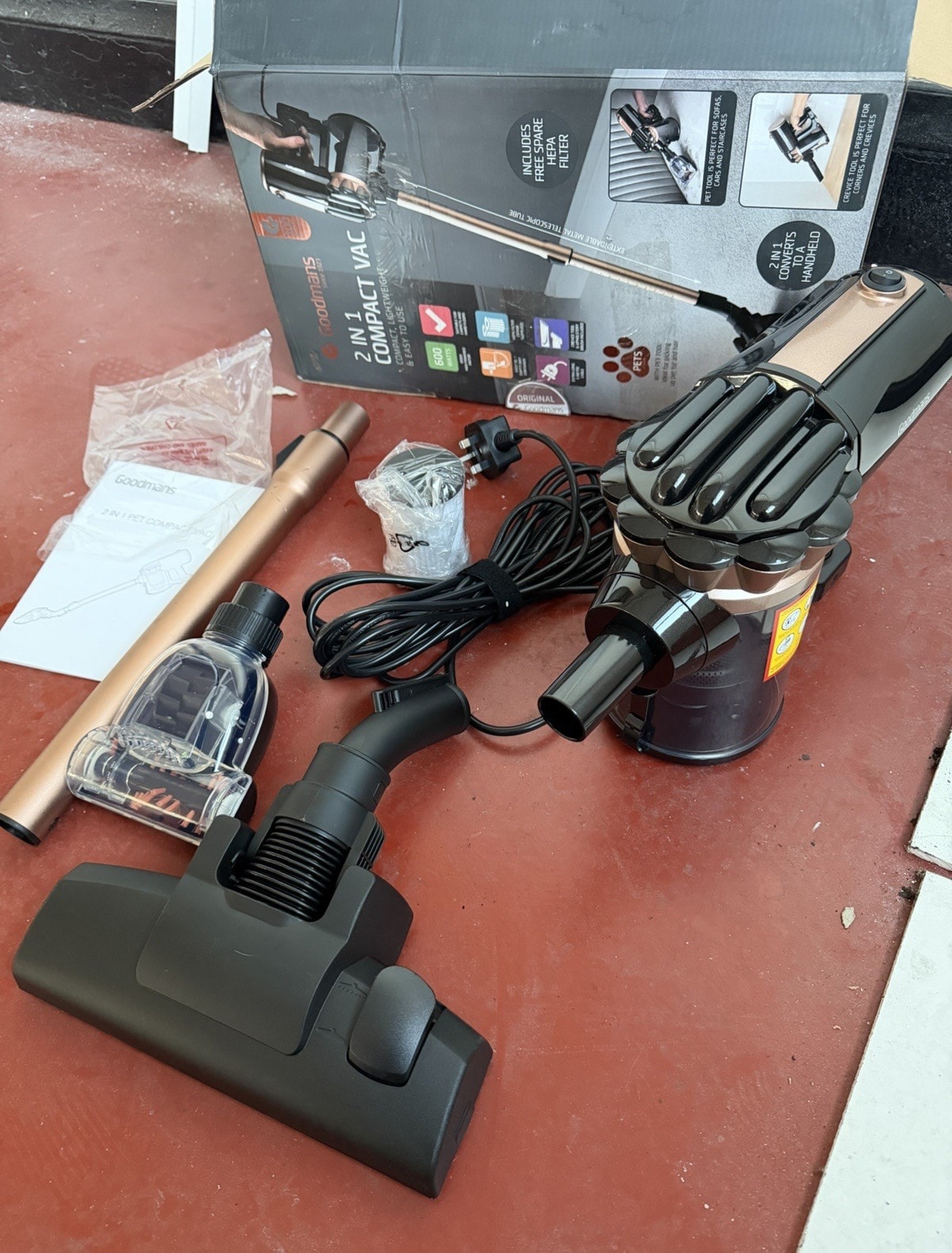 Goodmans 2 in 1 Compact Vacuum Cleaner 600W Versatile | HEPA Filter