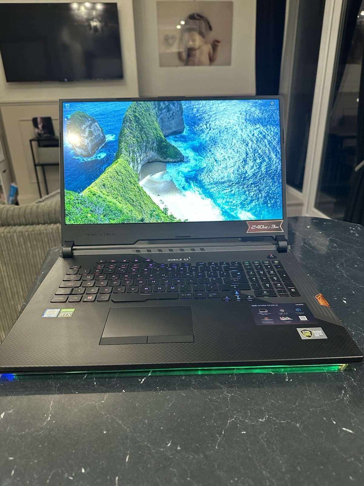ASUS ROG Strix Scar 3 Gaming Laptop 17,3”,I9 9th,RTX 2070,256 SSD,8GB RAM OFFERS