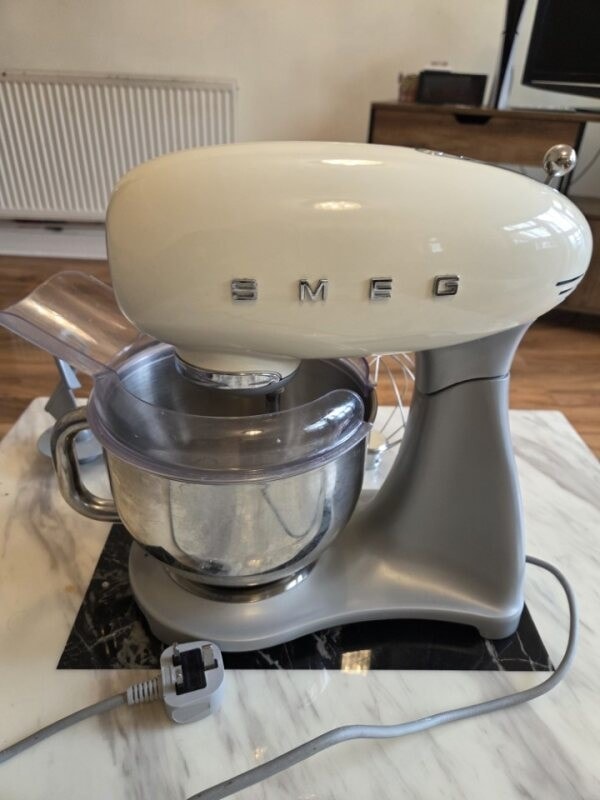 Smeg Stand Mixer SMF03CRUK 50's Style 4.8L Die-Cast Aluminium Cream